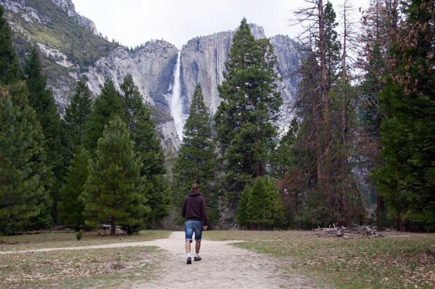 Hiking US National Parks: Trails, Gear & Safety Guide