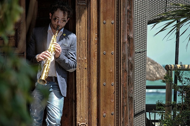 A vibrant street scene in New Orleans, Louisiana, with a solo traveler enjoying live jazz music in a cafe. The atmosphere is lively and inviting.