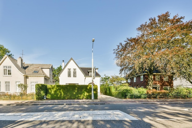 US Housing Market 2025: Trends, Home Prices & Interest Rate Forecast